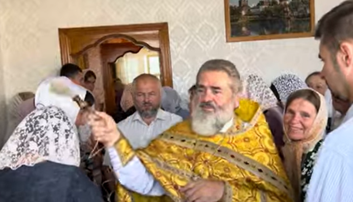 Service in the house church of Netishyn. Photo: screenshot of the video of the YouTube channel 