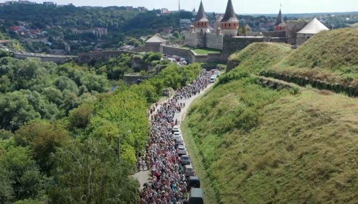 Religious procession from Kamyanets-Podilsky to Pochaiv in 2021. Photo: UOJ