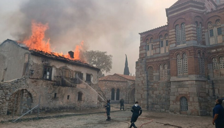 Пожежа в монастирі святого євангеліста Луки. Фото: orthodoxianewsagency.gr