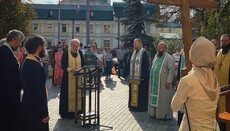 Киево-Печерская лавра призывает верующих на молитву