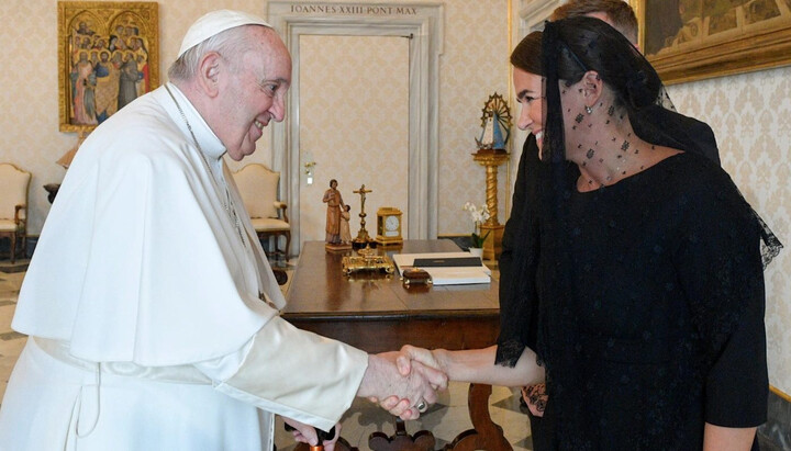 Каталіна Новак і папа римський. Фото: vaticannews.va