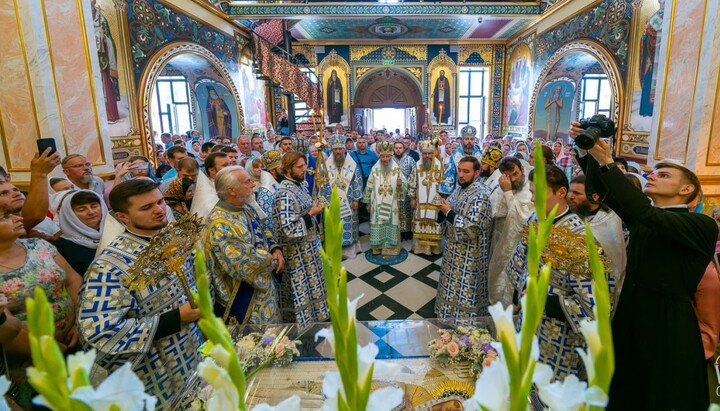 სადღესასწაულო ლიტურგია კიევ-პეჩერის ლავრაში ღვთისმშობლის მიძინების დღესასწაულზე. ფოტო: news.church.ua