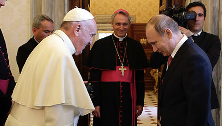 Ο Πάπας Ρώμης και ο Βλαντίμιρ Πούτιν. Φωτογραφία: mk.ru