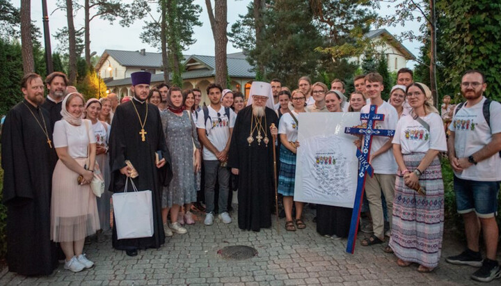 Primate of the Polish Church Met Savva with the participants of the meeting. Photo: orthodoxianewsagency.gr