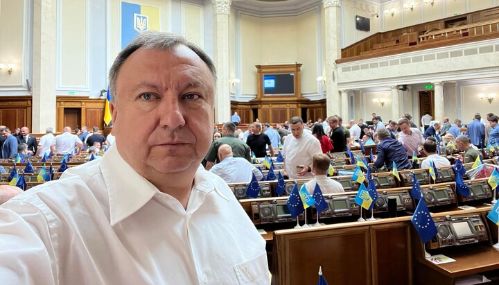 Ο Νικολάι Κνιαζίτσκι στην Ουκρανική Βουλή. Φωτογραφία: σελίδα του Κνιαζίτσκι στο Facebook