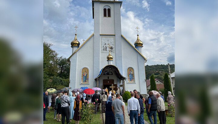 Прихожане Свято-Духовского храма на литургии. Фото: СПЖ
