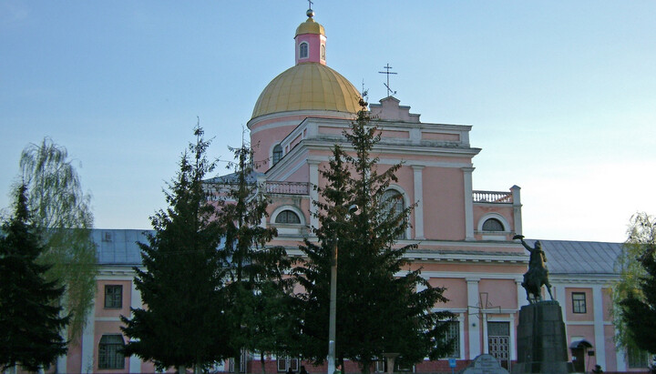 Καθεδρικός ναός της Γεννήσεως του Χριστού της επισκοπής Τούλτσιν της UOC. Φωτογραφία: dic.academic.ru