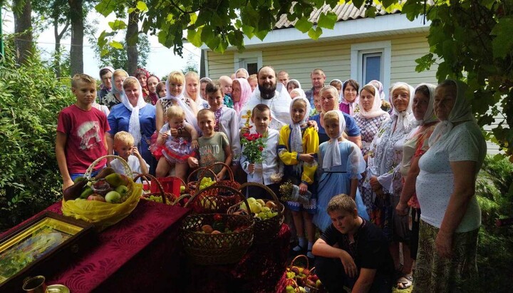 Верующие УПЦ с. Почапки. Фото: rivne.church.ua