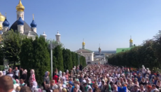 У Почаєві тисячі людей святкували день набуття мощей Іова Почаївського