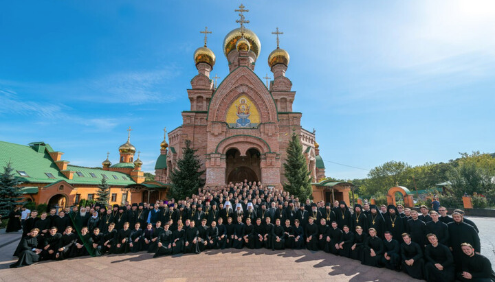 Студенты и преподаватели КДАиС Предстоятелем и епископами УПЦ. Фото: t.me/upc_news