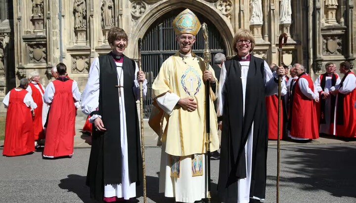 Архиепископ Кентерберийский с епископессами. Фото:The Guardian