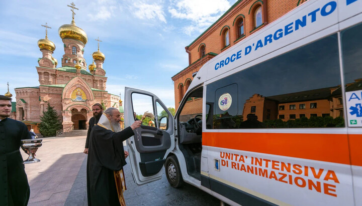 Блаженнейший Митрополит Онуфрий освятил автомобиль для спасения раненых военных. Фото: news.church.ua