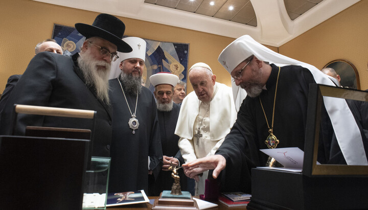 В УГКЦ думають, як переконати українців, що папа – за них. Фото: Ватикан Ньюс