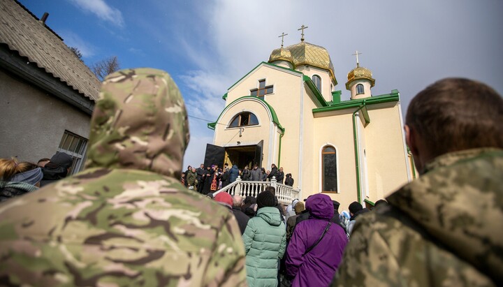 Forcible seizure of the Cathedral of the Nativity of Christ of the UOC in Ivano-Frankivsk. Photo: facebook.com/ruslan.martsinkiv
