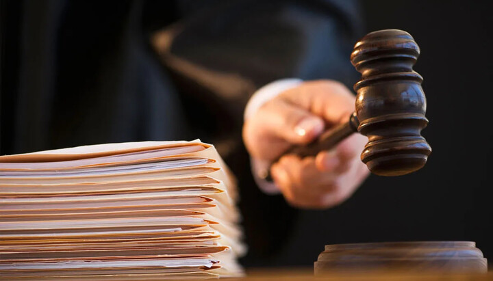 The judge carrying out the sentence. Photo: depositphotos.com