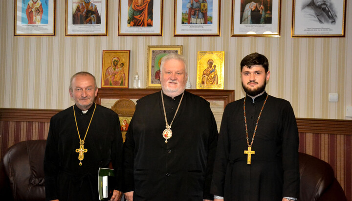 Мандзюка (крайний слева) греко-католики запретили за преступления против семьи. Фото: Мукачевско-Закарпатская епархия ПЦУ