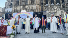 Католические священники Кельна провели массовое «благословение» гей-пар