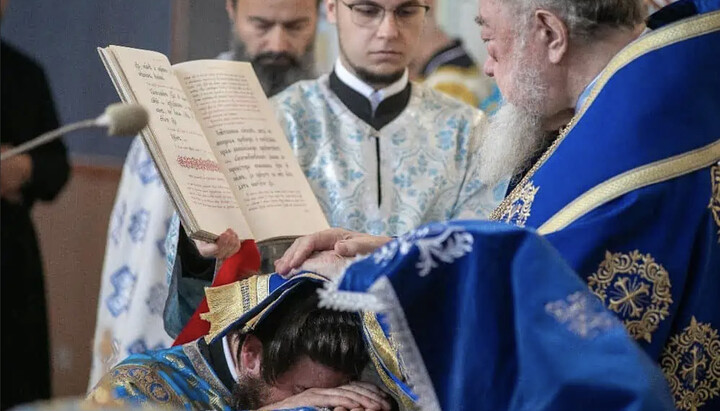 Митрополит Польський Савва висвячує нового священника. Фото: orthodox.pl