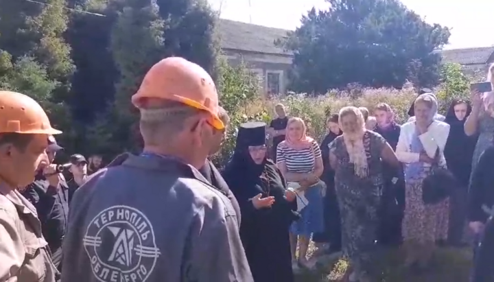 Співробітники «Тернопільобленерго» відключили Кременцький монастир від електропостачання. Фото: СПЖ