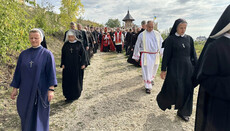 Several hundred Catholics hold a procession in Sharhorod