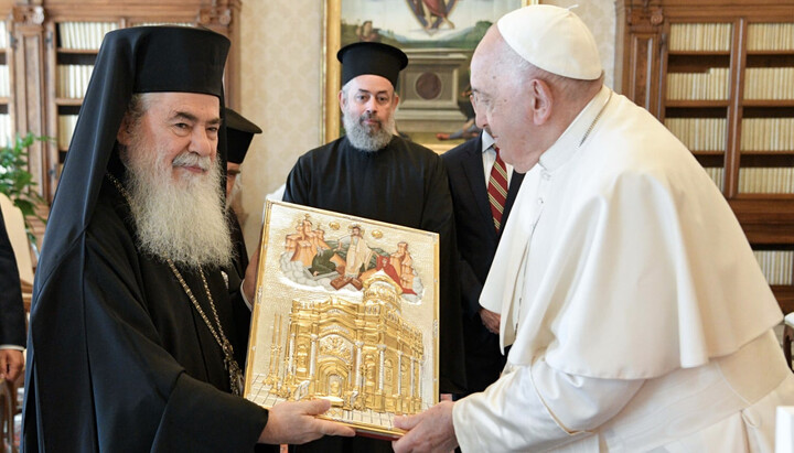Патріарх Феофіл і папа римський. Фото: orthodoxia.info
