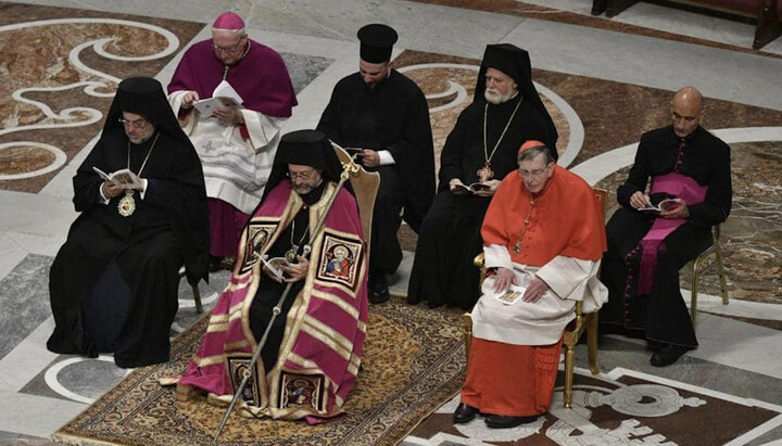 Καθολικοί και Φαναριώτες ιεράρχες στη Ρώμη. Φωτογραφία: fosfanariou.gr