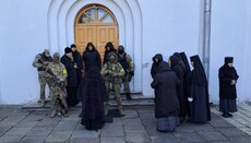 Силовики заблокировали монастырь и два собора УПЦ в Чернигове