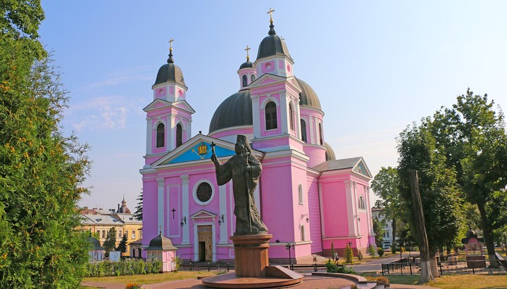 Кафедральний собор УПЦ у Чернівцях. Фото: Вікіпедія