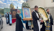 Десятки тысяч верующих УПЦ поклонились в Ровно чудотворным иконам