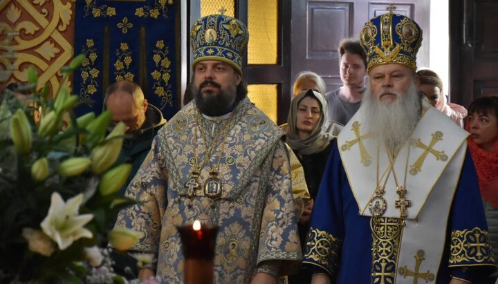 Митрополит Филарет за богослужением в Радоме. Фото: vzcz.church.ua