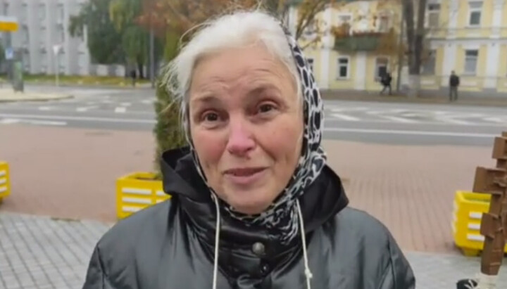 Учасниця молитовного стояння під Лаврою Наталія. Фото: скріншот відео Telegram-каналу «Перший Козацький»