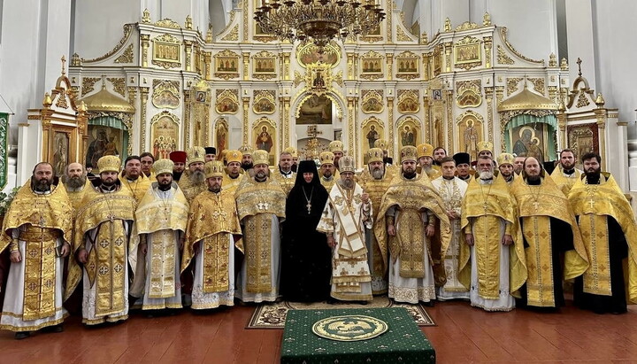 Військове духовенство УПЦ у Браїлівській обителі. Фото: eparhia.vn.ua