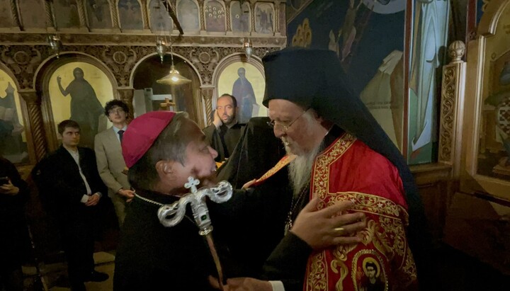 Общение патриарха Варфоломея с нунцием Испании в храме Фанара в Мадриде. Фото: Папахристу