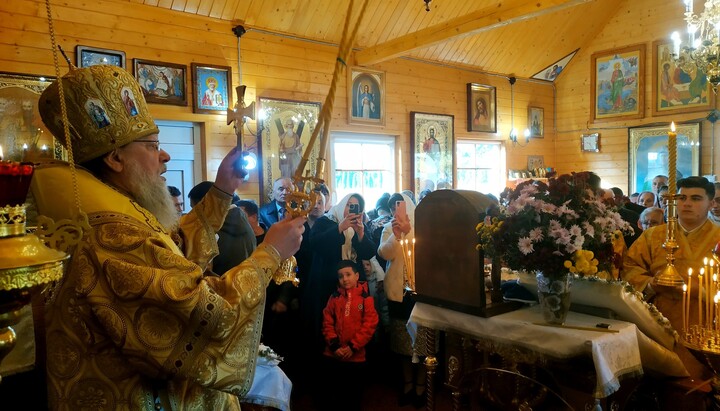 Митрополит Мелетій у храмі села Клішківці. Фото: facebook.com/orthobuk