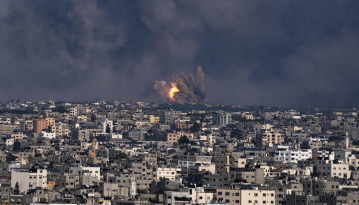 Ракетний удар армії Ізраїлю по сектору Газа. Фото: orthodoxianewsagency.gr