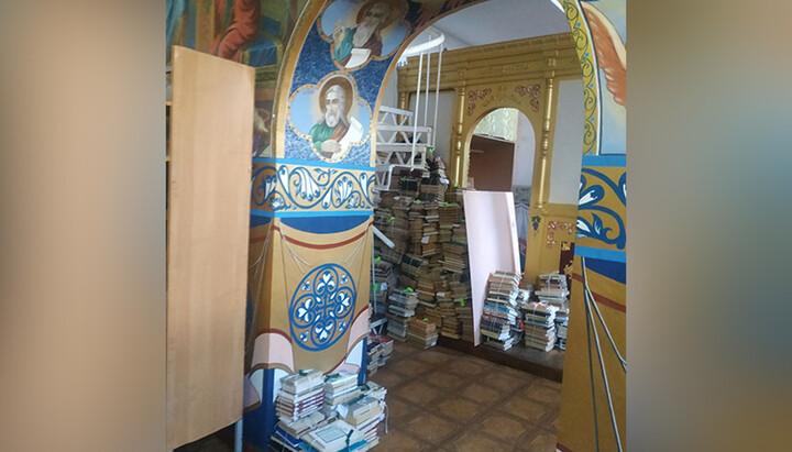 Склад у Кирило-Мефодіївському храмі УПЦ в Умані. Фото: Фейсбук Вариводи