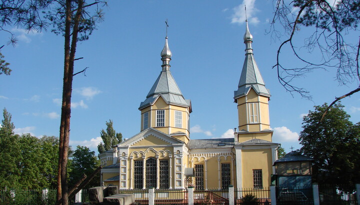 Храм УПЦ в Ірпені на честь Святої Трійці. Фото: upload.wikimedia.org