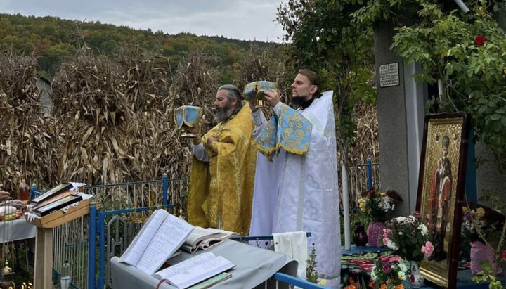 A liturgy in Vaslovivtsi. Photo: facebook.com/orthobuk