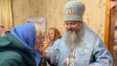 Митрополит Климент посетил изгнанную из храма общину УПЦ в Носовке