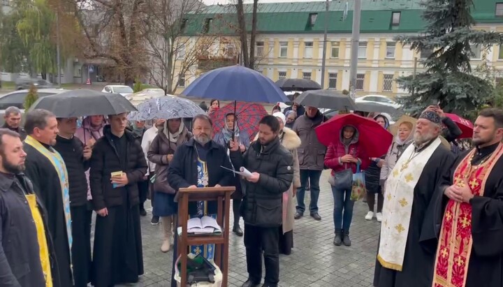 A divine service in front of the Church of St. Sergius of Radonezh. Photo: a video screenshot of the Telegram channel KozakTv1.
