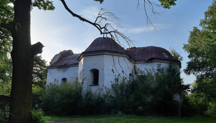 The church in Maheriv sold for UAH 30,000. Photo: zaxid.net