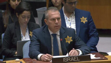 Israel's representatives to UN pin yellow Stars of David to their clothes