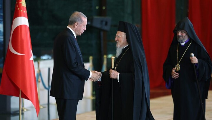 Recep Tayyip Erdoğan and Pat. Bartholomew celebrate the anniversary of the Turkish Republic. Photo: Vema