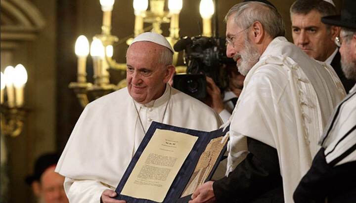 Папа римский с раввинами. Фото: stmegi.com