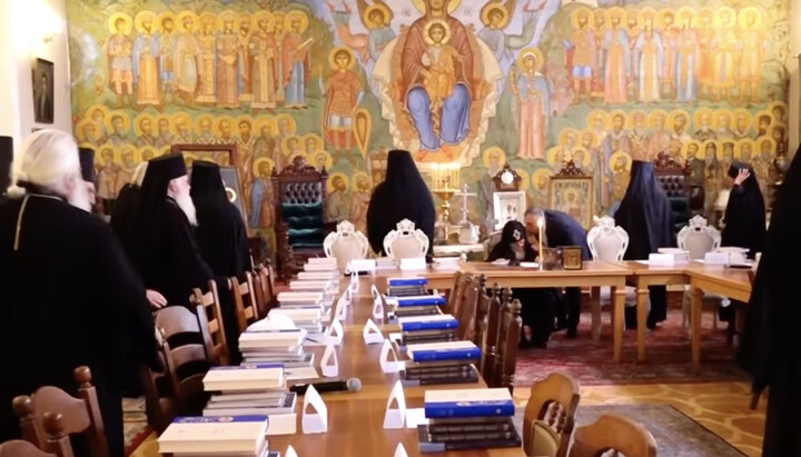Συνεδρία Ιεράς Συνόδου της Γεωργιανής Εκκλησίας. Φωτογραφία: στιγμιότυπο οθόνης του καναλιού YouTube TVertsulovneba
