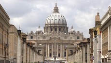 Ватикан дозволив представникам ЛГБТ хреститися та бути хрещеними