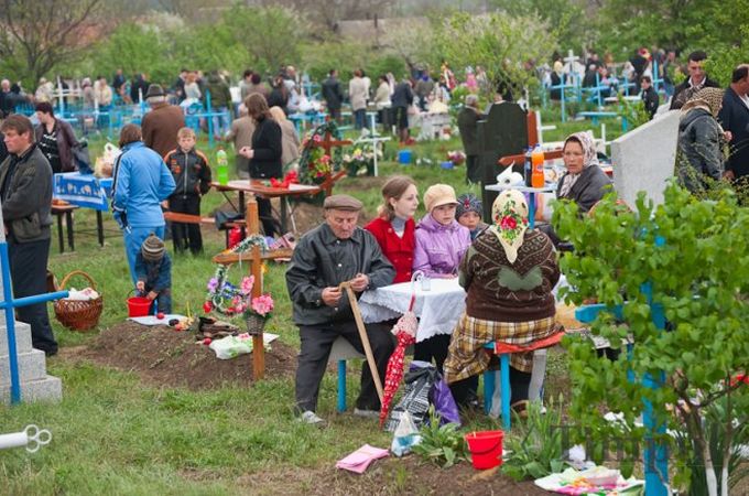 Сьогодні православні відзначають особливий день поминання покійних – Радоницю