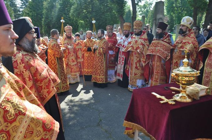 On the Day of Victory over Nazism a UOC bishop praying for Babi Yar victims