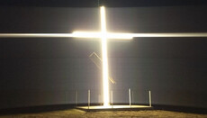 На Буковине освятили крест, свет которого виден за несколько километров