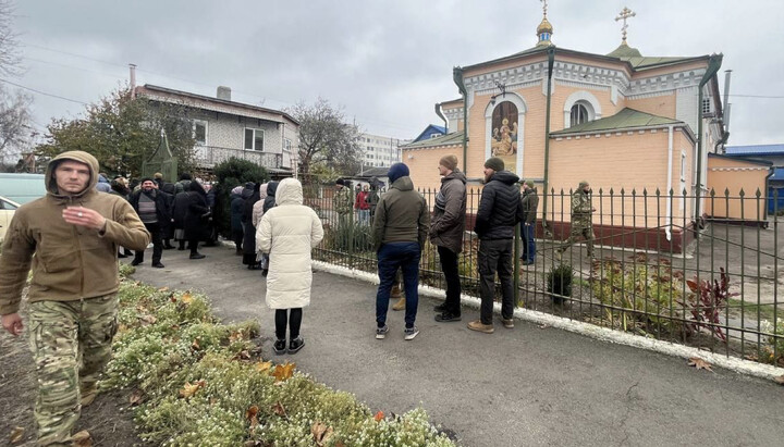 Bandits and police near the convent in Cherkasy. Photo: UOJ